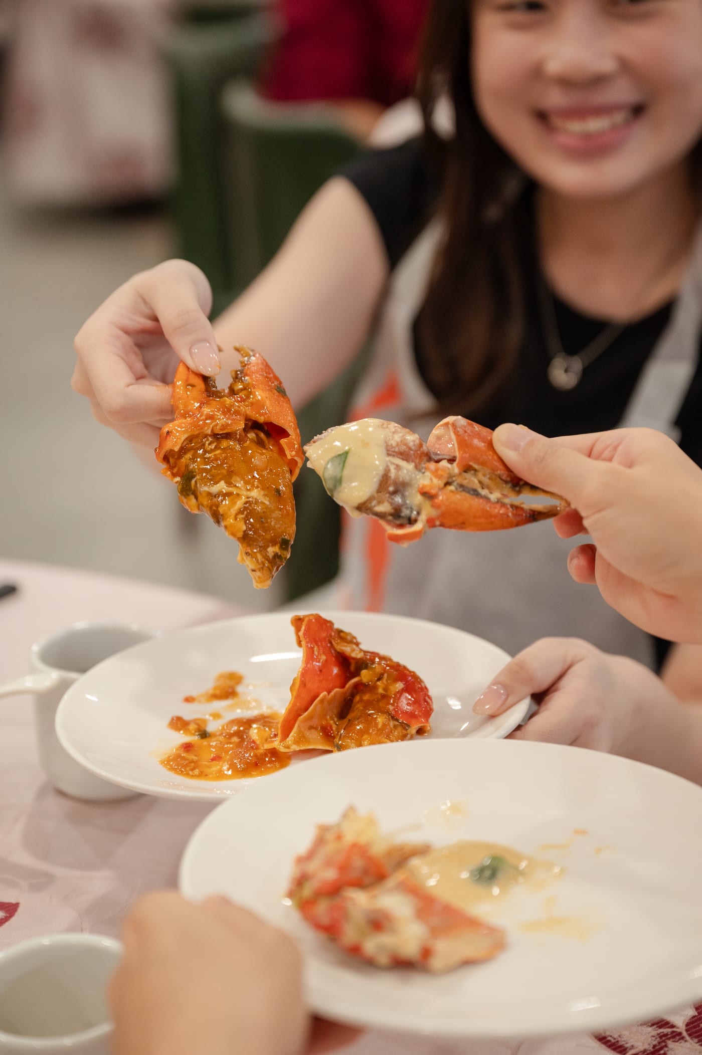 Guests enjoying fresh crab at Restoran Green View